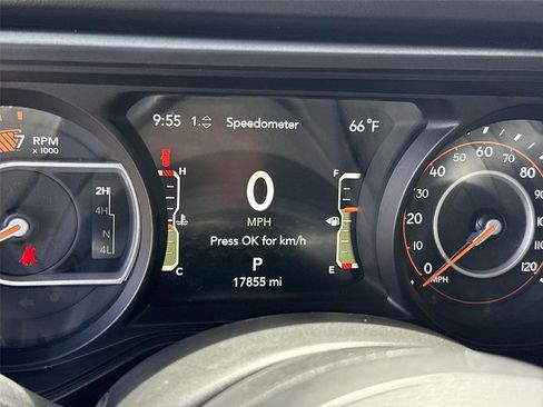 Used 2025 Jeep Wrangler Unlimited Rubicon AWD/4WD image 10