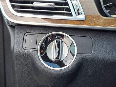 Used 2014 Mercedes-Benz E 350 Sedan image 23