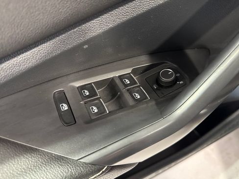 Used 2024 Volkswagen Jetta SE FWD image 30