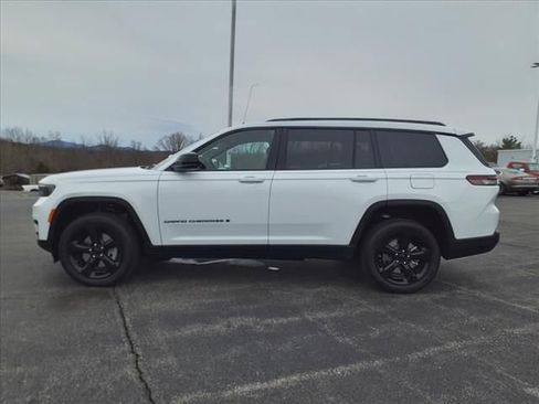 New 2025 Jeep Grand Cherokee L Laredo AWD/4WD image 2