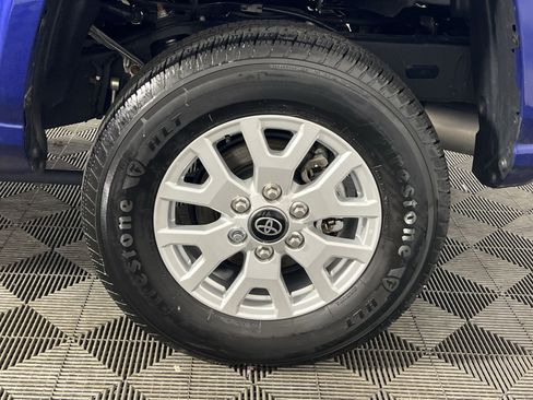 Used 2024 Toyota Tacoma SR5 AWD/4WD image 11
