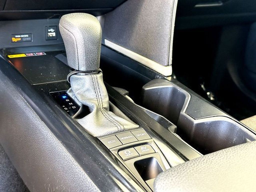 Used 2025 Toyota Camry LE FWD image 17