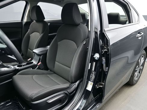 Used 2023 Kia Forte LXS w/ LXS Technology Package FWD image 11