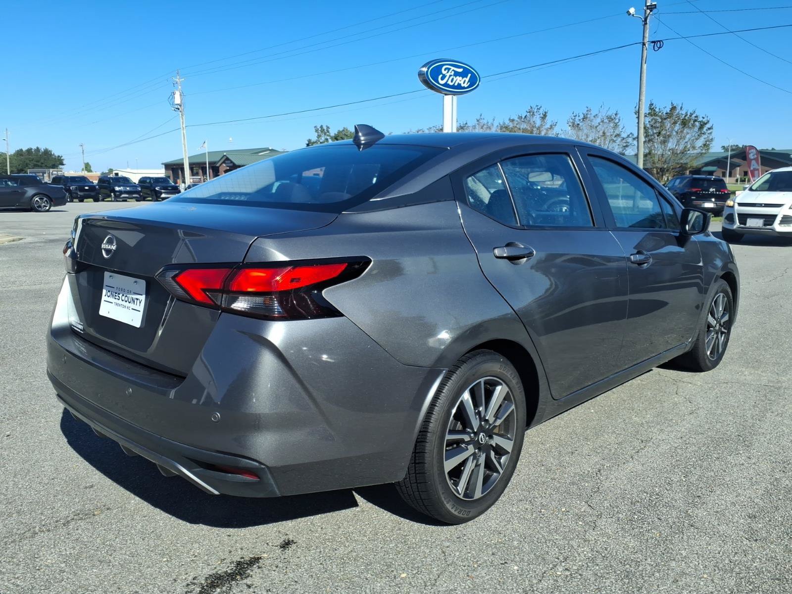 Used 2025 Nissan Versa SV FWD image 2