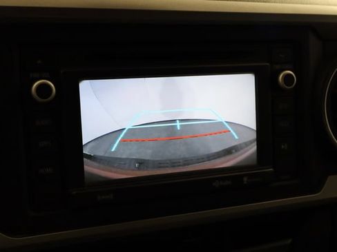 Used 2018 Toyota Tacoma SR5 RWD image 30