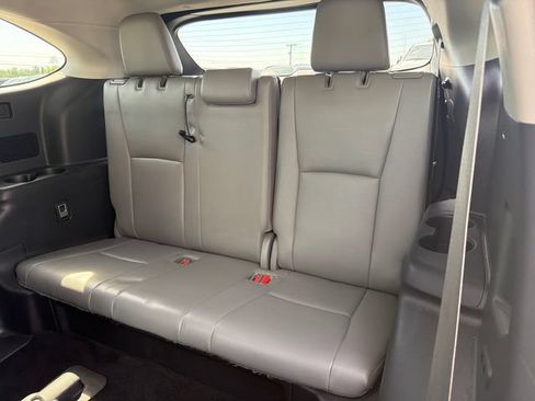 Used 2021 Toyota Highlander XLE AWD/4WD image 38