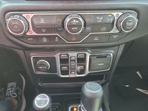 Used 2023 Jeep Gladiator Sport image 31