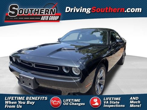 Used 2021 Dodge Challenger SXT RWD image 1