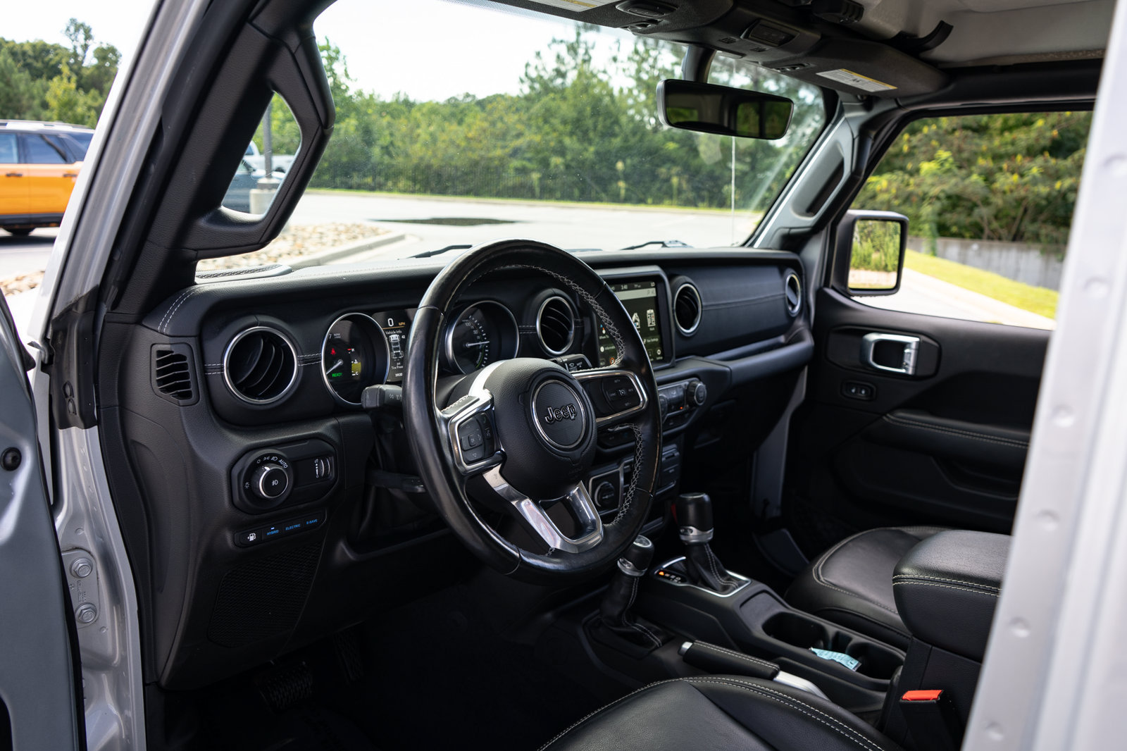 Used 2023 Jeep Wrangler Unlimited Sahara w/ Cold Weather Group AWD/4WD image 13