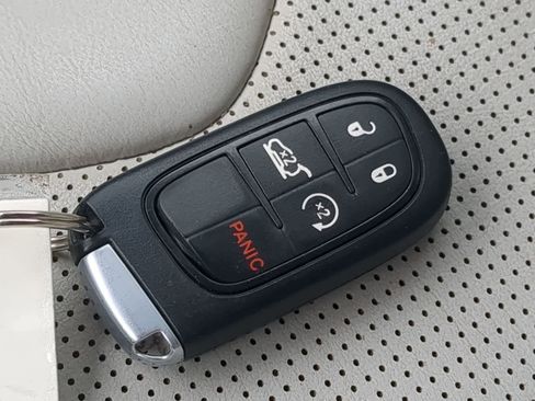 Certified 2019 Jeep Cherokee Limited AWD/4WD image 33