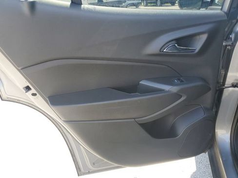 Used 2025 Chevrolet Trax LT w/ LT Convenience Package FWD image 15