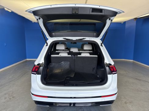 Used 2020 Volkswagen Tiguan SE R-Line FWD image 29