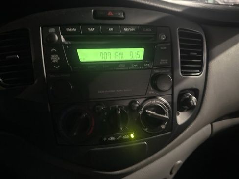 Used 2004 MAZDA MPV LX image 10