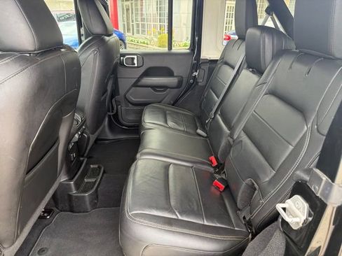 Used 2019 Jeep Wrangler Unlimited Sahara AWD/4WD image 12