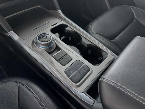 Used 2020 Ford Explorer XLT w/ Equipment Group 202A image 16