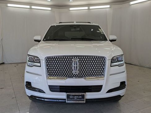 Used 2023 Lincoln Navigator Reserve AWD/4WD image 3