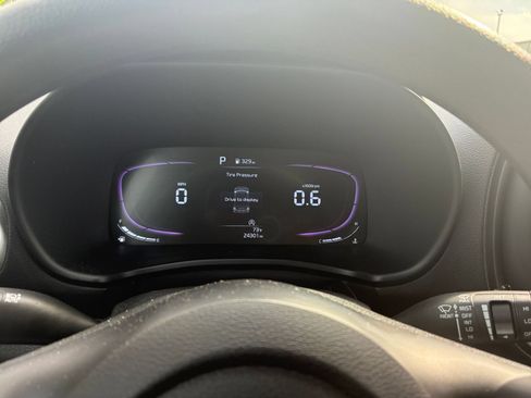 Used 2025 Kia Soul LX w/ LX Technology Package FWD image 30