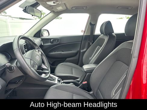Used 2025 Hyundai Venue Limited FWD image 10