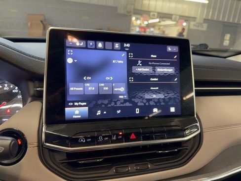 Used 2022 Jeep Compass Limited AWD/4WD image 12
