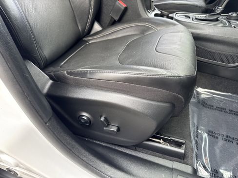 Used 2021 Jeep Cherokee Latitude Lux 80th Anniv w/ Quick Order Package 26U 80TH image 25