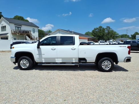 Used 2024 Chevrolet Silverado 2500 LT w/ Convenience Package AWD/4WD image 4