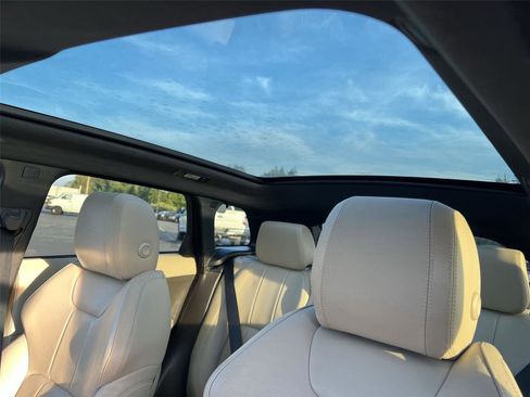 Used 2016 Land Rover Range Rover Evoque SE Premium image 21