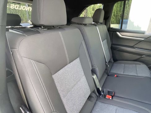 Used 2026 GMC Acadia Elevation image 24