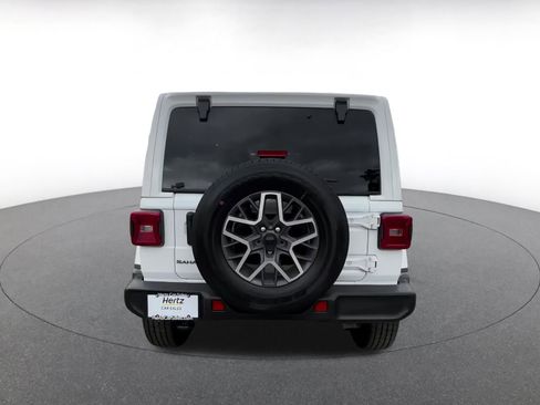 Used 2025 Jeep Wrangler Sahara image 12