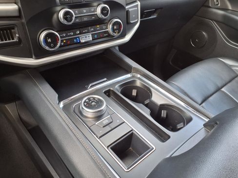 Used 2024 Ford Expedition Max XLT image 25