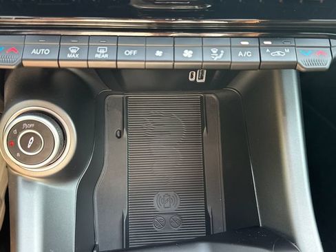 Used 2025 Alfa Romeo Tonale AWD/4WD image 33