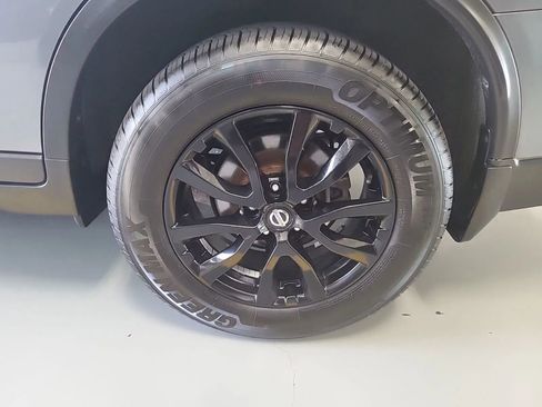 Used 2018 Nissan Rogue SV w/ Premium Package AWD/4WD image 8