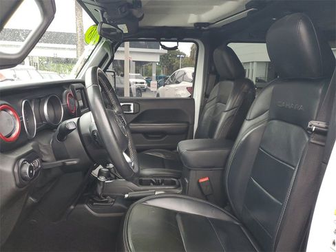 Used 2018 Jeep Wrangler Unlimited Sahara image 15