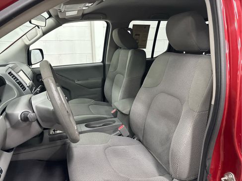 Used 2019 Nissan Frontier SV image 12