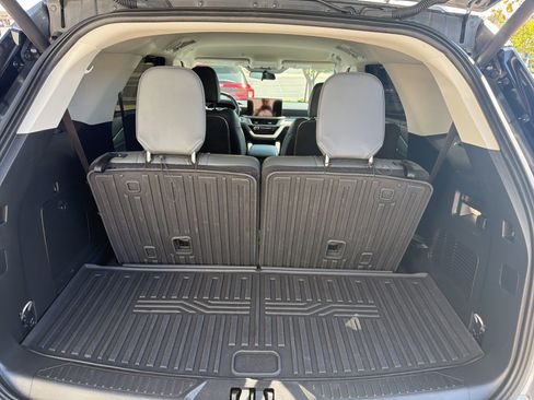 Used 2025 Ford Explorer Active w/ Active Comfort Package image 17