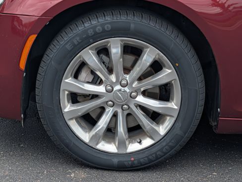Used 2017 Chrysler 300 Limited w/ Value Package AWD/4WD image 15