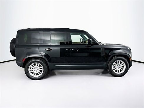 Used 2025 Land Rover Defender 110 S image 4