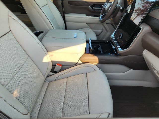 Used 2026 GMC Yukon Denali w/ Sun & Power Step Package AWD/4WD image 13