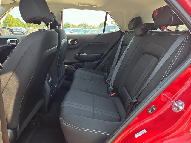 Used 2025 Hyundai Venue SEL FWD image 25