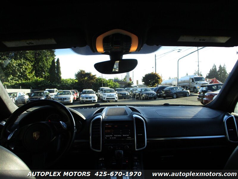 Used 2011 Porsche Cayenne Turbo AWD/4WD image 19