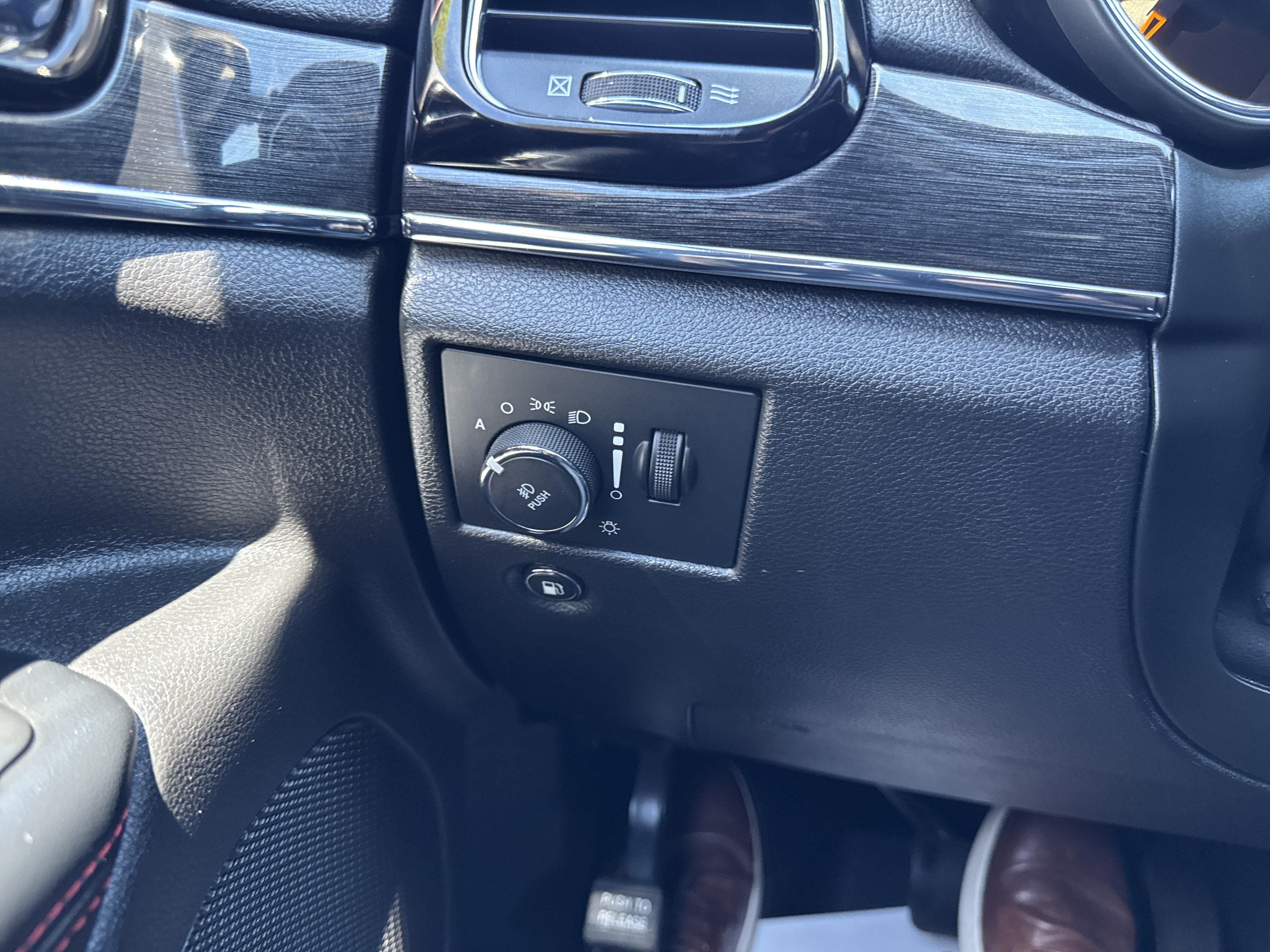Used 2020 Jeep Grand Cherokee Trailhawk w/ Premium Lighting Group AWD/4WD image 35
