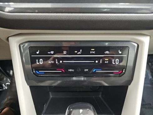 Used 2023 Volkswagen Tiguan SE w/ Panoramic Sunroof Package AWD/4WD image 24