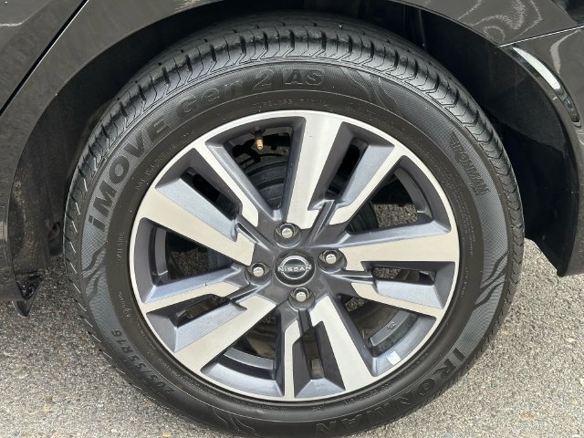 Used 2024 Nissan Versa SV FWD image 29