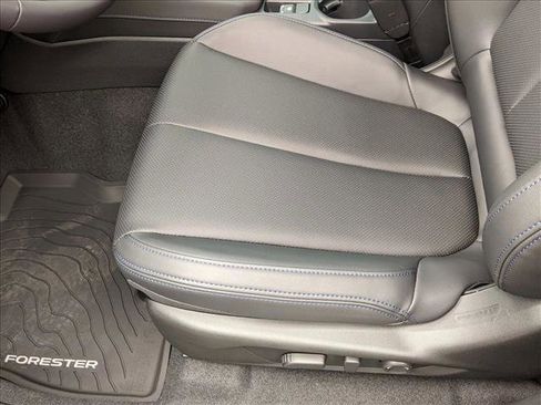 Used 2025 Subaru Forester Limited image 4