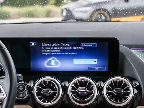 Certified 2025 Mercedes-Benz GLA 250 image 16