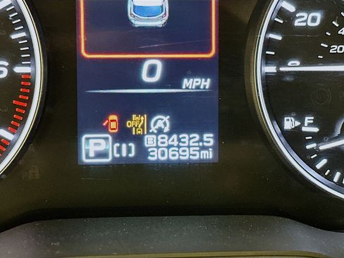 Used 2025 Subaru Crosstrek 2.0i Premium image 19