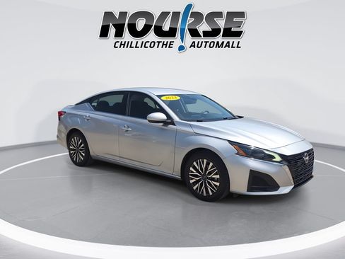Used 2023 Nissan Altima 2.5 SV FWD image 2