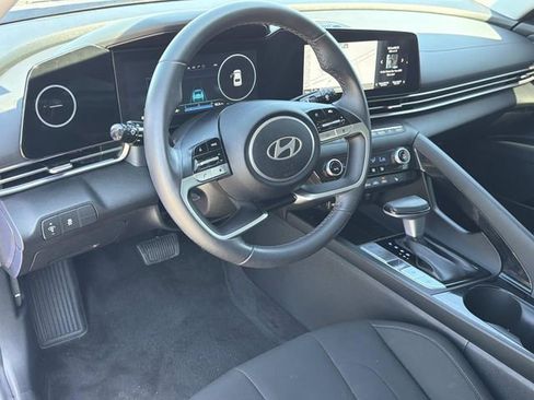 Used 2025 Hyundai Elantra SEL FWD image 15