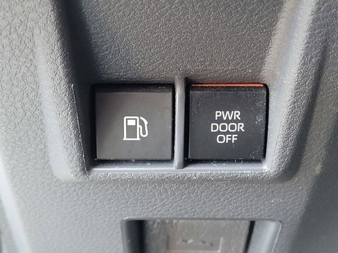 Used 2021 Toyota Sienna LE FWD image 13