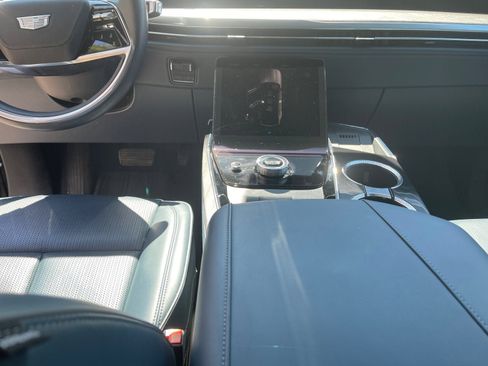 Certified 2025 Cadillac Escalade IQ Luxury 2 w/ LPO, Premium Carpet Package AWD/4WD image 11