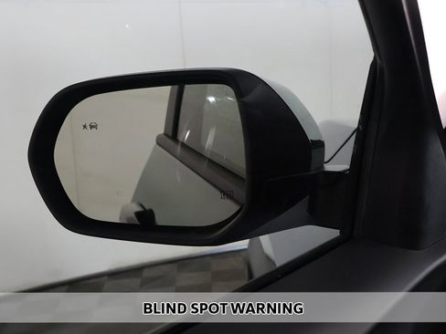 Used 2025 Chevrolet Equinox LT w/ Safety and Technology Package image 5